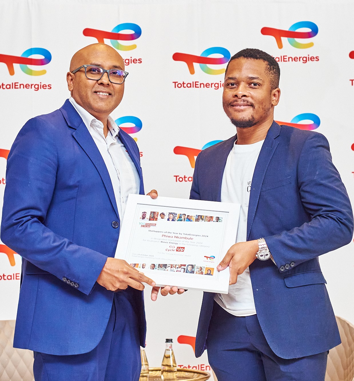 Riovic Energy receiving totalenergies startupper of the year 2024 certificate